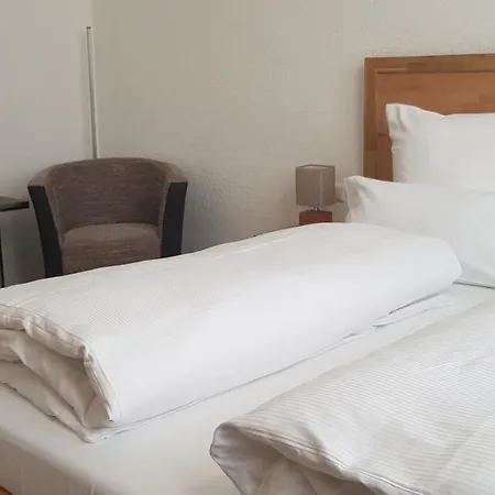 Hotel Hb 32 *