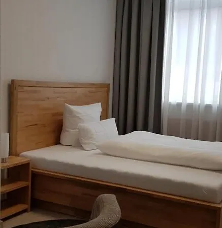 Hotel Hb 32 *